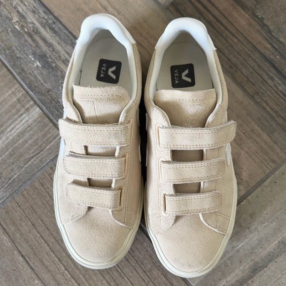 Veja Recife Suede Almond White sneakers - Picture 4 of 10